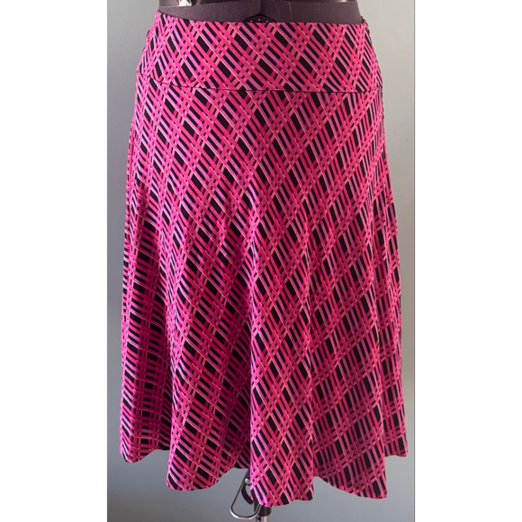 NEW YORK & COMPANY Dresses & Skirts - Women's New York & Company Pink Black Patterned A-Line Skirt Size M